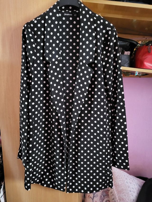 Blazer Stradivarius lunares talla S= 7€