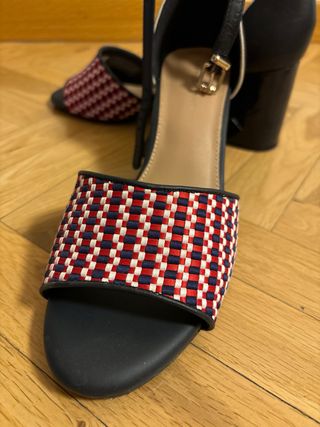 Sandalias azules Tommy Hilfiger talla 40 elegantes