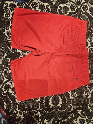 Bermudas rojas