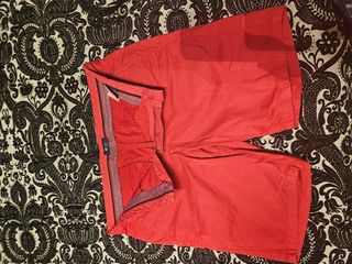 Bermudas rojas