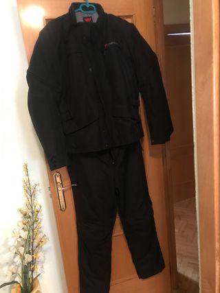 Chaqueta y pantalón de moto