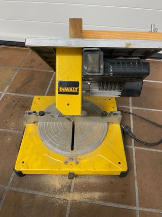 Sierra Ingletadora de mesa dewalt