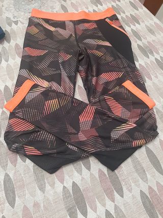 Zapatos dorados tacón alto