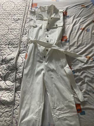 Mono blanco veraniego