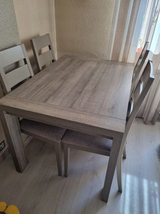Conjunto de Mesa grande con sillas, y mesa centro