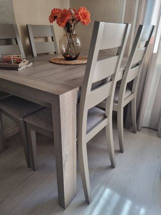 Conjunto de Mesa grande con sillas, y mesa centro