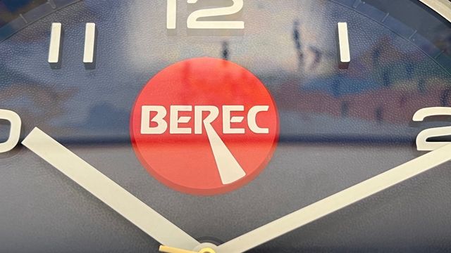 BEREC Clock Kienzle elec. Movement W627C Metamec