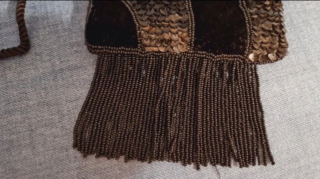 Pochette in velluto e paillettes