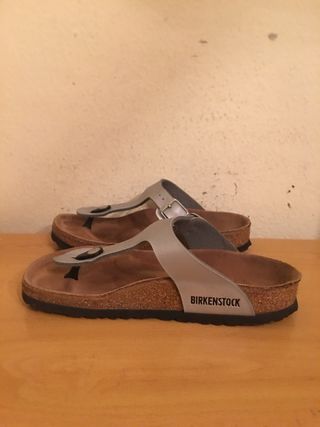 BIRKENSTOCK - sandalias dedo plateadas 36