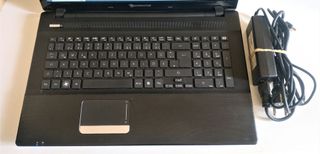 portatil 17 pulgadas-4gb ram-160gb HDD-XP PRO