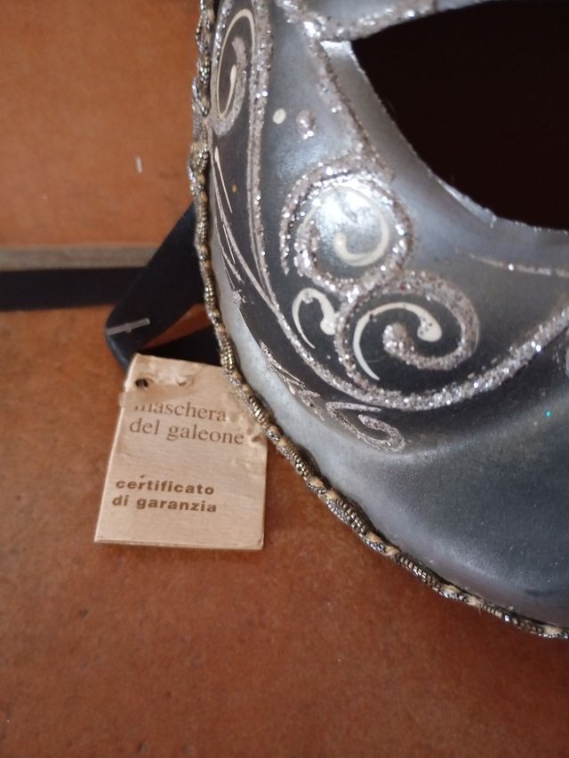 MASCARA AUTÉNTICA VIENA 
