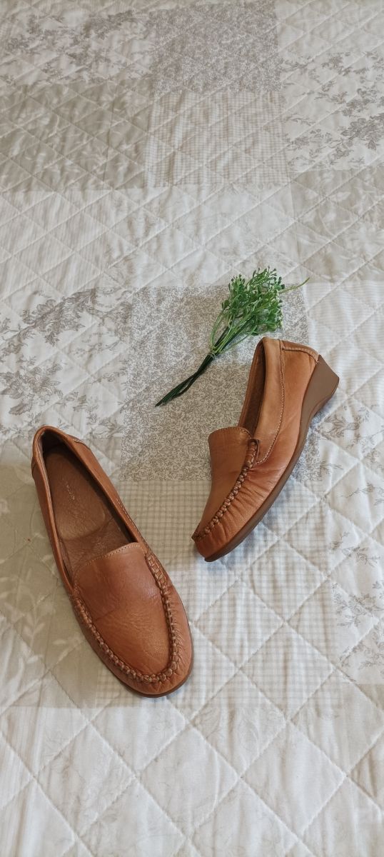Mocasines de piel cuña T.36