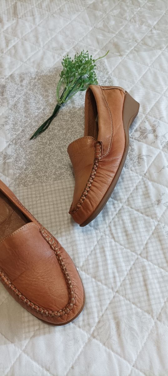 Mocasines de piel cuña T.36