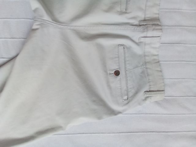 Pantalones chinos grises