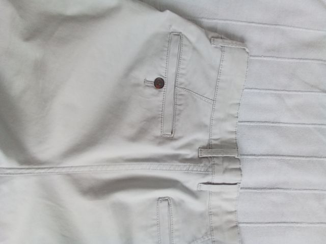 Pantalones chinos grises