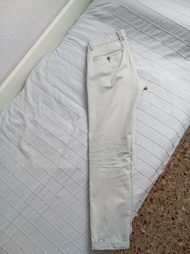 Pantalones chinos grises