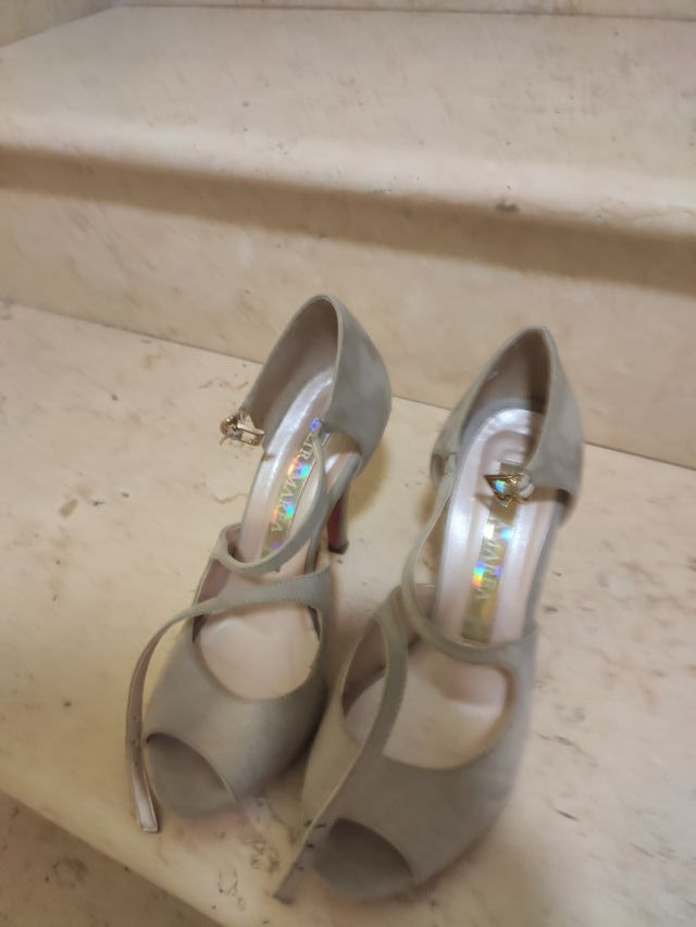 Vendo Scarpa con tacco ALTRAMAREA misura n° 36