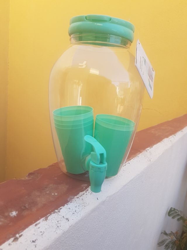 Dispenser per serbatoio con rubinetto