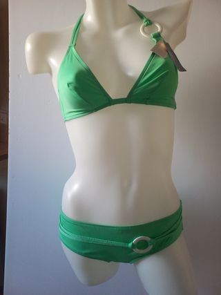 BIKINI SIN ESTRENAR,  PAREO a parte