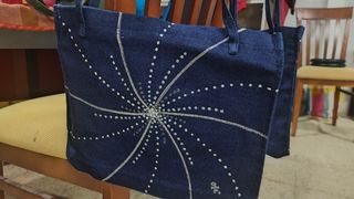 Bolso grande pintado y cosido a mano