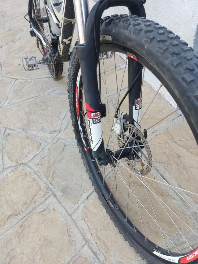 Bicicleta de montaña cube attention