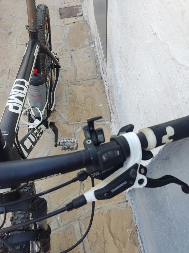 Bicicleta de montaña cube attention