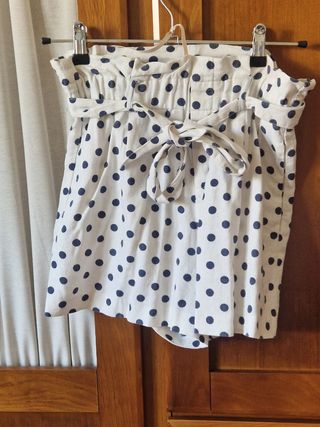 Bermudas blancas con lunares Zara 
