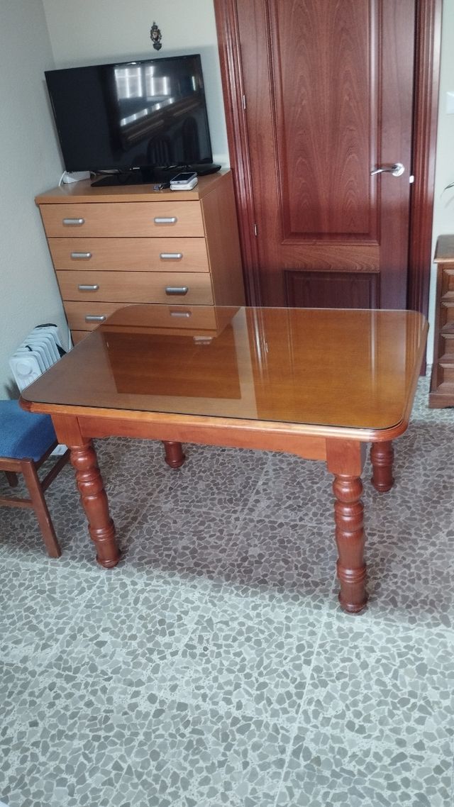 Mesa de madera maciza