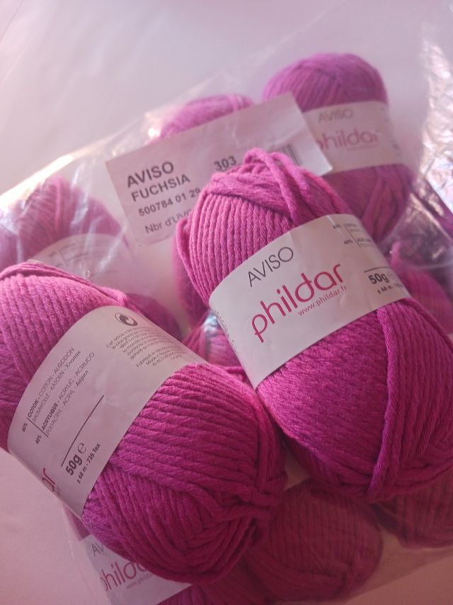 Lote de 9 ovillos alg. y acrílico Phil