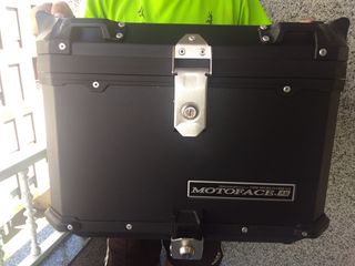 Baúl Moto 48 litros Aluminio Negro Mas Soporte
