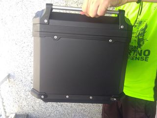 Baúl Moto 48 litros Aluminio Negro Mas Soporte