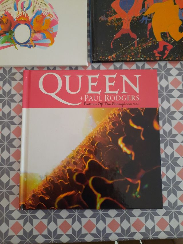 Libro cd Queen