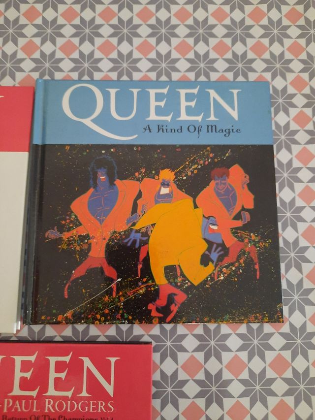 Libro cd Queen