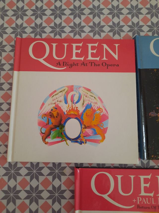 Libro cd Queen