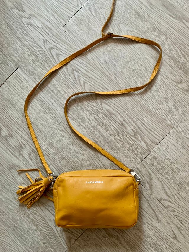 Bolso mediano de PIEL LACAMBRA con capacidad para