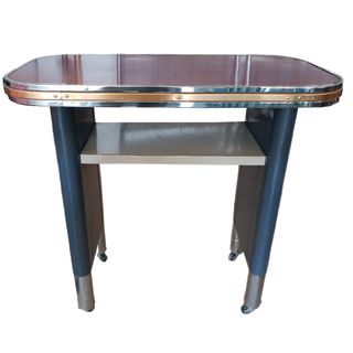 Mesa auxiliar tipo industrial.