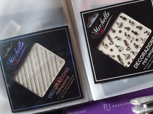 Adesivi per unghie