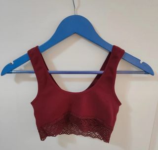 Top deportivo con encaje