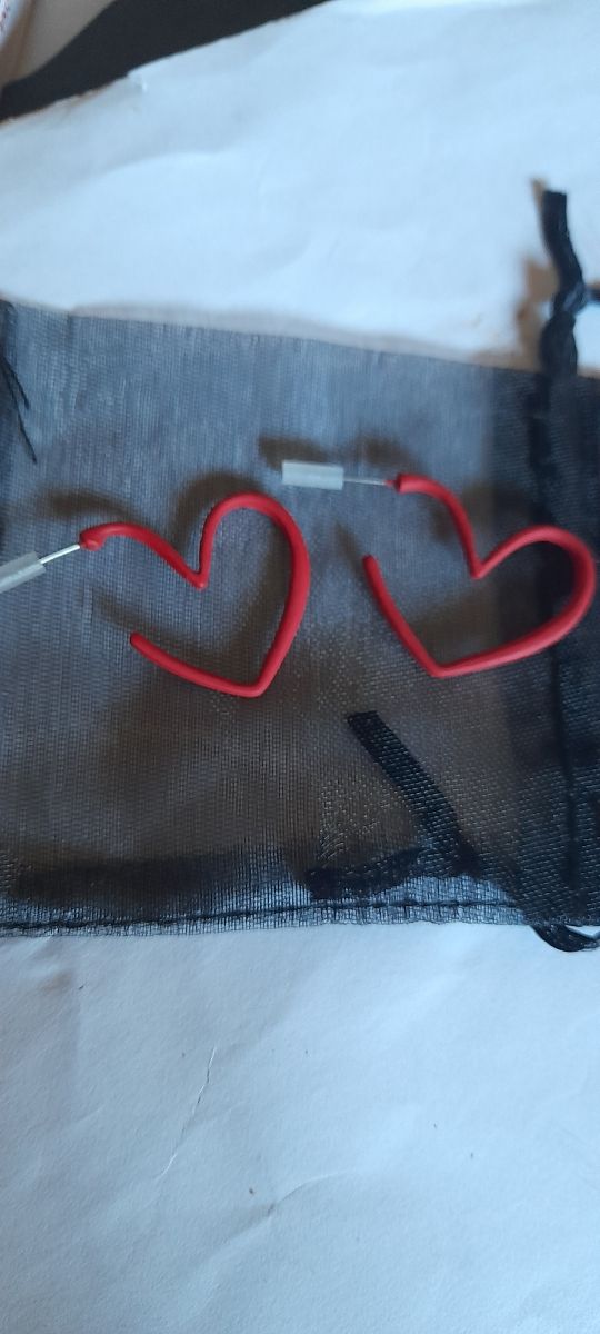 Pendientes corazón rojos