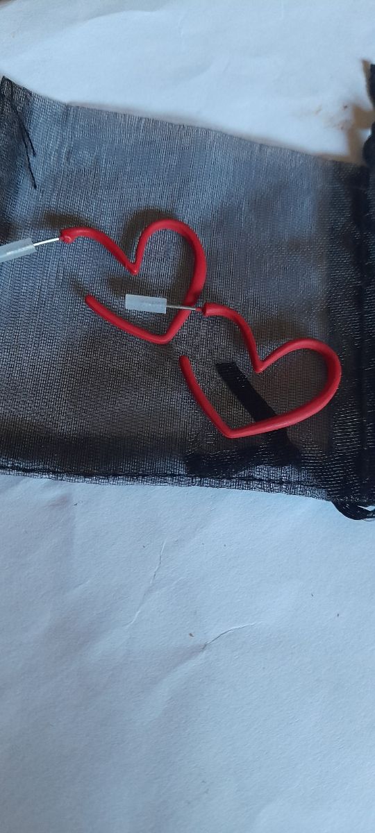 Pendientes corazón rojos