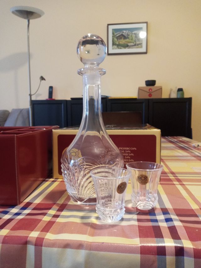 Juego de jarra de licor y seis vasos