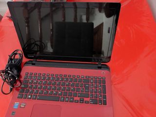 Portátil Toshiba 4GB RAM - 500GB