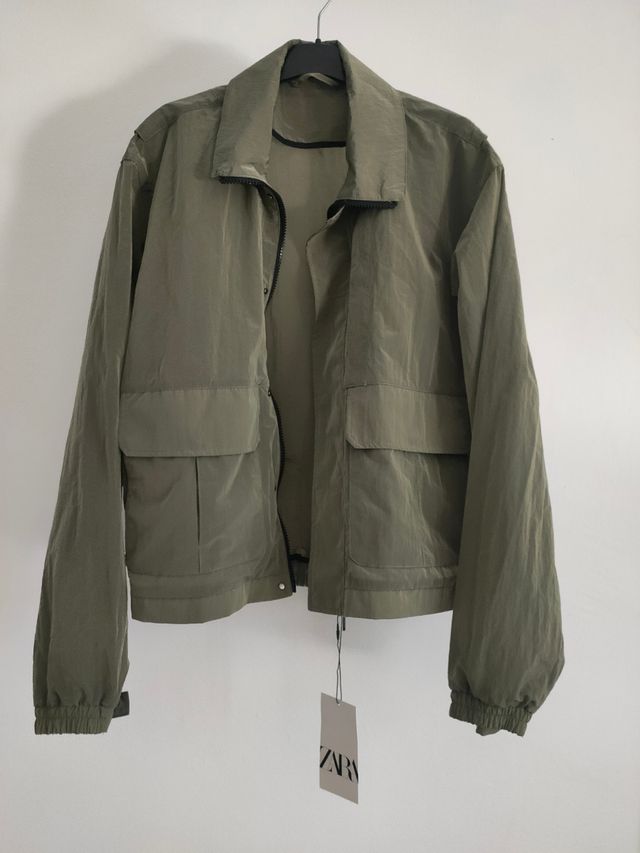 Cazadora corta muy ligera,  nueva