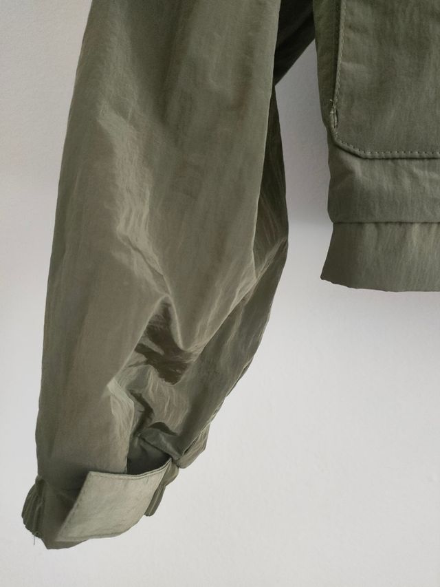 Cazadora corta muy ligera,  nueva