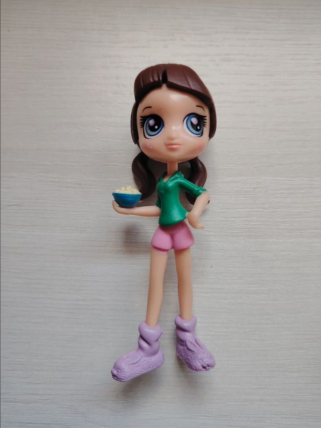 Bambole piccole e borsa da toilette