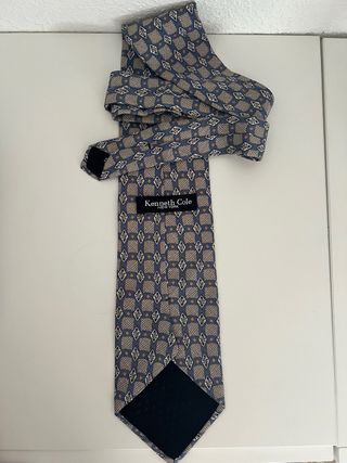 Corbata 100% seda Kenneth Cole