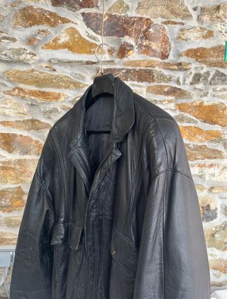 Cazadora de piel negra