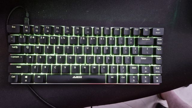 Tastiera meccanica RGB 70% switch da sostituire