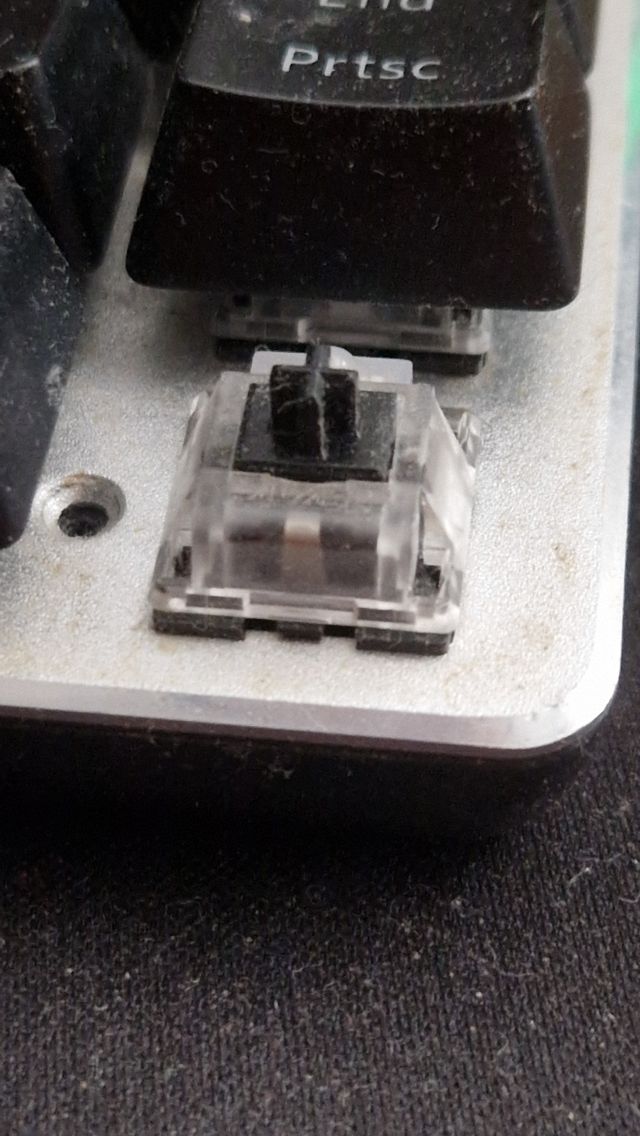Tastiera meccanica RGB 70% switch da sostituire