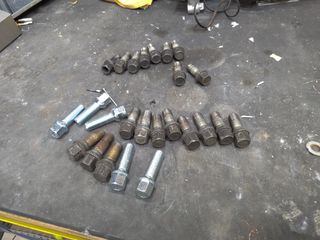 Tornillos llantas coche y furgón